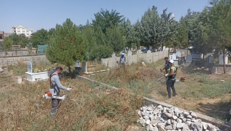 Belediye Mezarlıkları Temizlendi