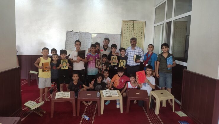 Miniklere Kuran Hediye Edildi