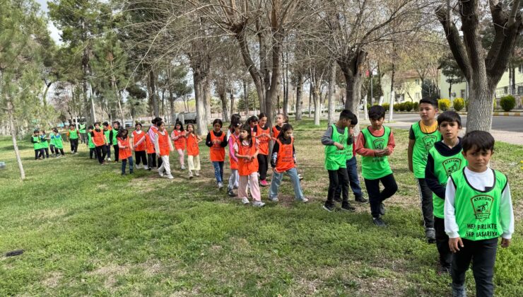 ÖĞRENCİLER BAHARA MERHABA YÜRÜYÜŞÜ GERÇEKLEŞTİRDİ