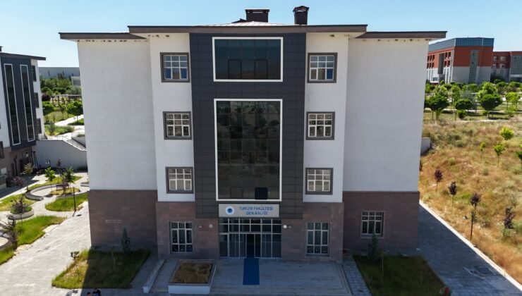 BATMAN ÜNİVERSİTESİ’NDE TURİZM HAFTASI BAŞLADI