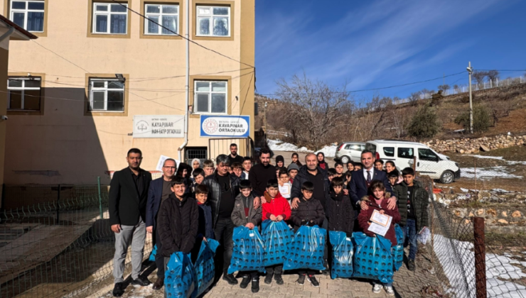 Habizbinililer Derneği Öğrencilere Yardımda Bulundu