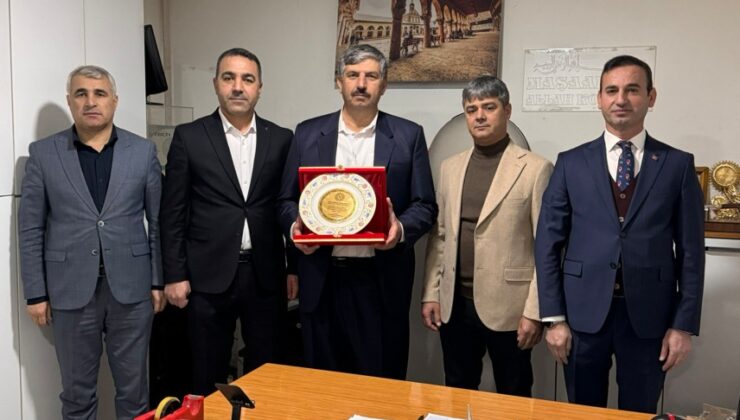 HABİZBİNİLİLER DERNEĞİ’NDEN SIDDIK ÇİFTÇİ’YE PLAKET