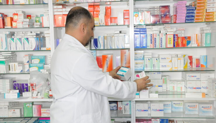 ECZANELERDE HAREKETLİLİK KAPIDA
